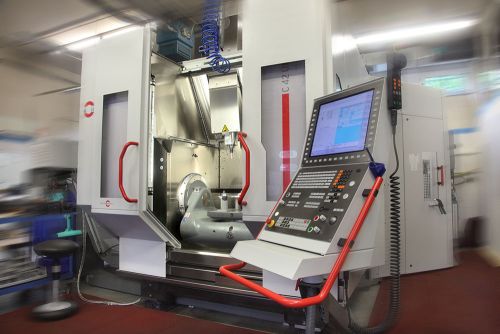 Hermle C 42 V Hermle C 42 V - Bearbeitungs-Abmessungen: x = 800 mm, y = 800 mm, z = 550 mm